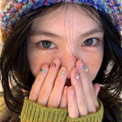 男生女生向前冲